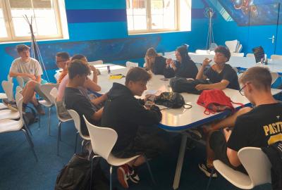 Třída 9.B vyrazila na Laser game do Prahy