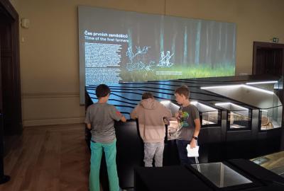 Úvod do pravěku - Národní Muzeum: Lidé a jejich předci