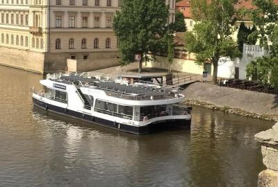 Muzeum Karla Zemana a plavba lodí po Vltavě s výkladem