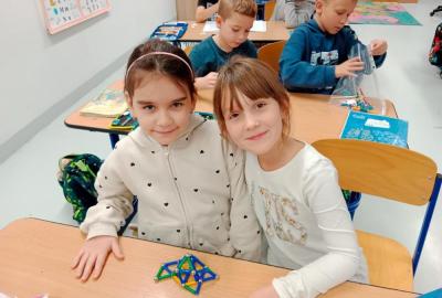 Využití konstrukční a magnetické stavebnice v hodinách matematiky