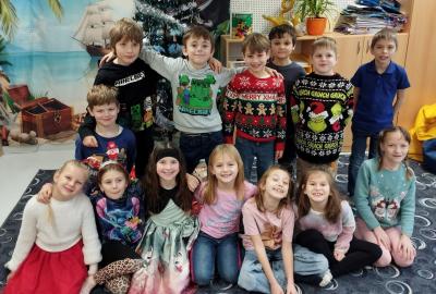 Krásné, pohodové Vánoce a v roce 2026  hodně zdraví a splněných přání  přeje 3.A.