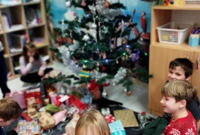 Krásné, pohodové Vánoce a v roce 2026  hodně zdraví a splněných přání  přeje 3.A.