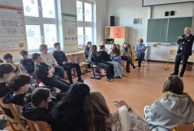 Beseda se senátorem parlamentu ČR  Pavlem Fischerem