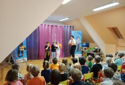 Návštěva představení "Klaun Eddie" v MŠ