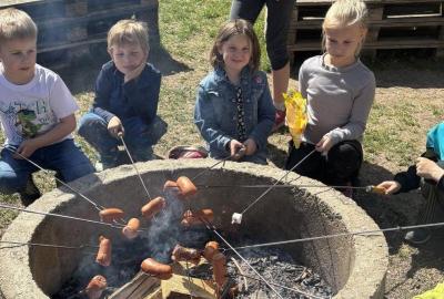 Společné opékání buřtů ve školní družině